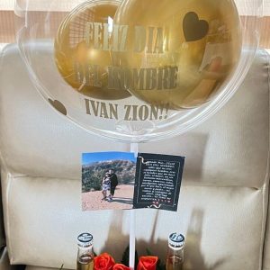 Caja de 9 rosas con ferrero por 4, dos coronitas y globo burbuja personalizado